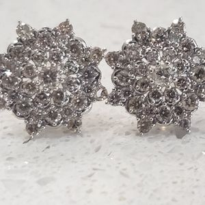 Fabulous 2 carats diamond 💎 earrings in 18k white gold